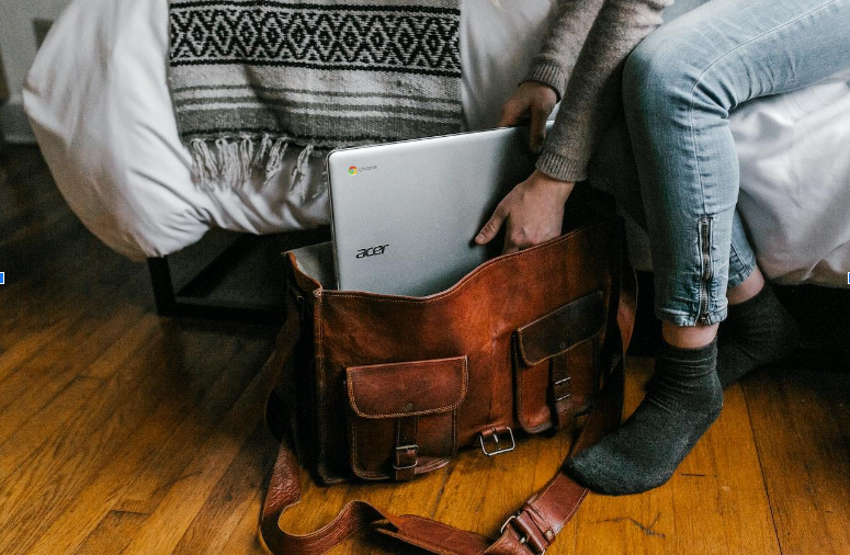 7 Online Tools You Should Use While Studying Abroad